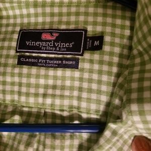 Mens vineyard Vines button down shirt